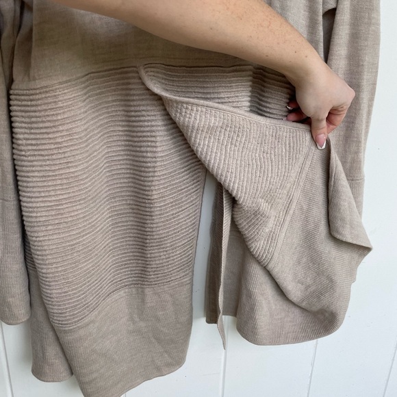 Lululemon Sit in Lotus Wrap - Picture 5 of 7